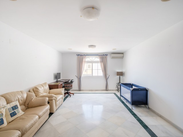 5 Bedrooms Villa in Benalmadena