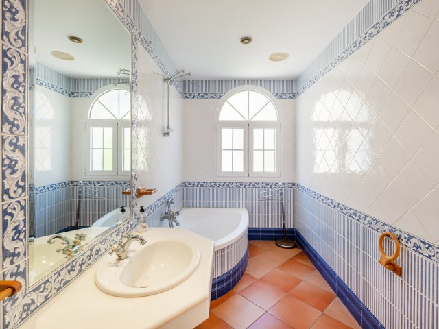 5 Bedrooms Villa in Benalmadena