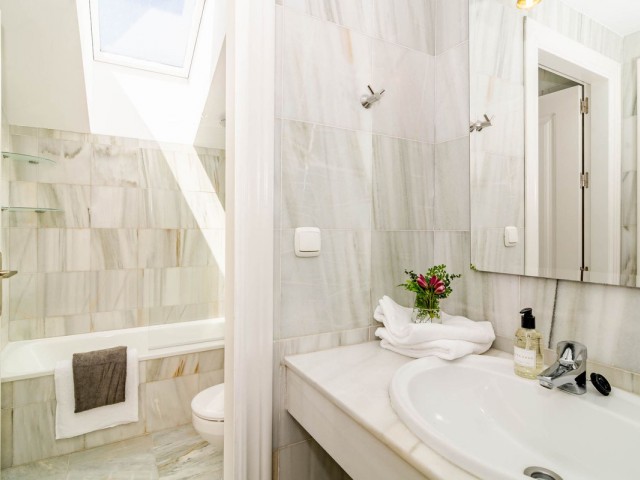 Appartement avec 3 Chambres  à Nueva Andalucía