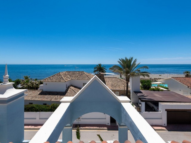Villa con 6 Dormitorios  en Cortijo Blanco