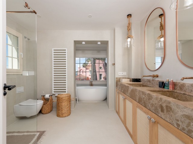 Villa con 6 Dormitorios  en Puerto Banús