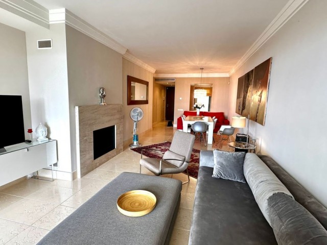 Apartment, Altos de los Monteros, R4151056