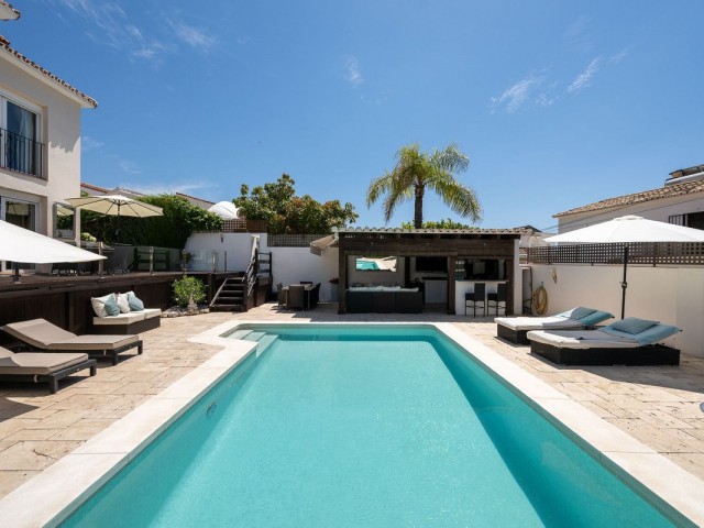 6 Slaapkamer Villa in Río Real