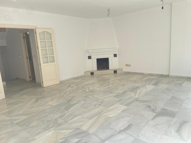 Adosado con 3 Dormitorios  en Arroyo de la Miel