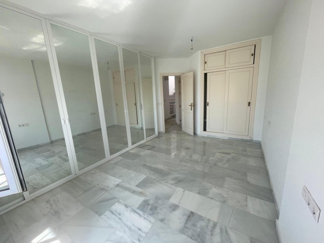 Adosado con 3 Dormitorios  en Arroyo de la Miel