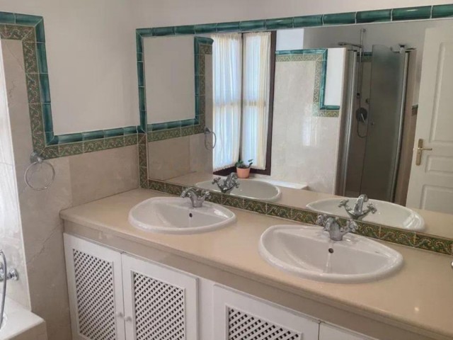 2 Slaapkamer Rijtjeshuis in Benahavís