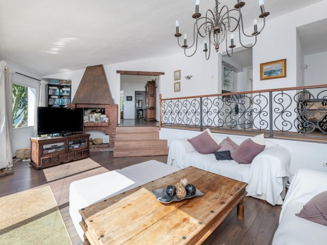 4 Bedrooms Villa in Benalmadena