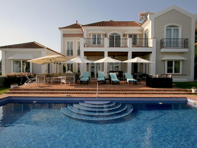 Villa con 5 Dormitorios  en Mijas