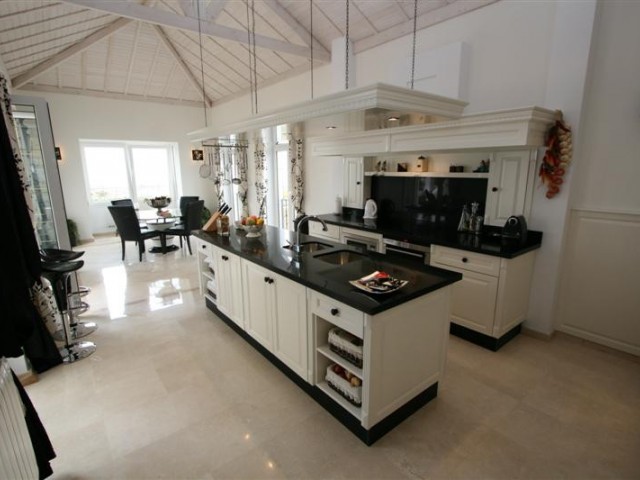 Villa con 5 Dormitorios  en Mijas