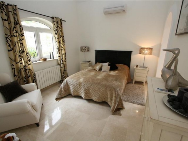 Villa con 5 Dormitorios  en Mijas