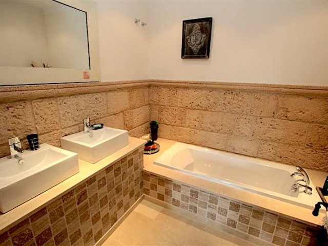 Villa con 5 Dormitorios  en Mijas