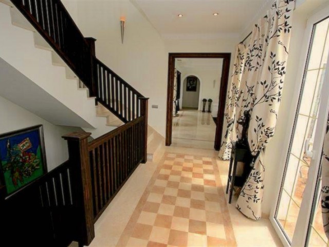 Villa con 5 Dormitorios  en Mijas
