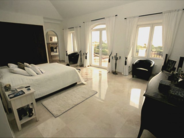 5 Bedrooms Villa in Mijas