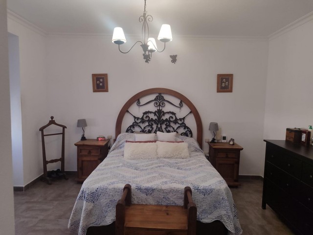 Adosado con 4 Dormitorios  en Cancelada