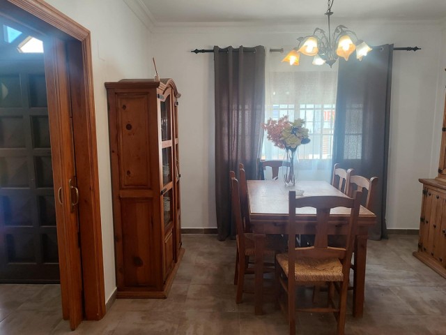 Adosado con 4 Dormitorios  en Cancelada