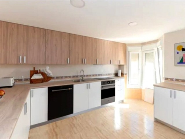 Adosado con 4 Dormitorios  en Los Boliches