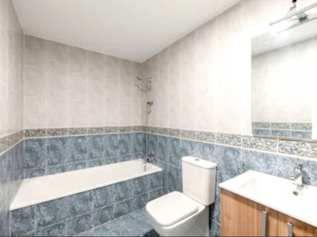 Adosado con 4 Dormitorios  en Los Boliches