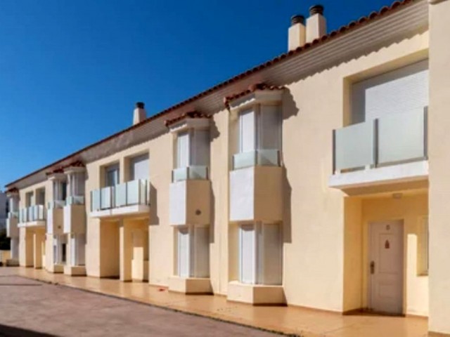 Adosado con 4 Dormitorios  en Los Boliches