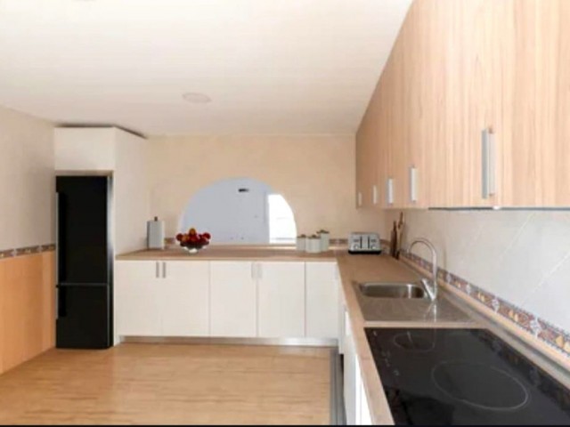 Adosado con 4 Dormitorios  en Los Boliches