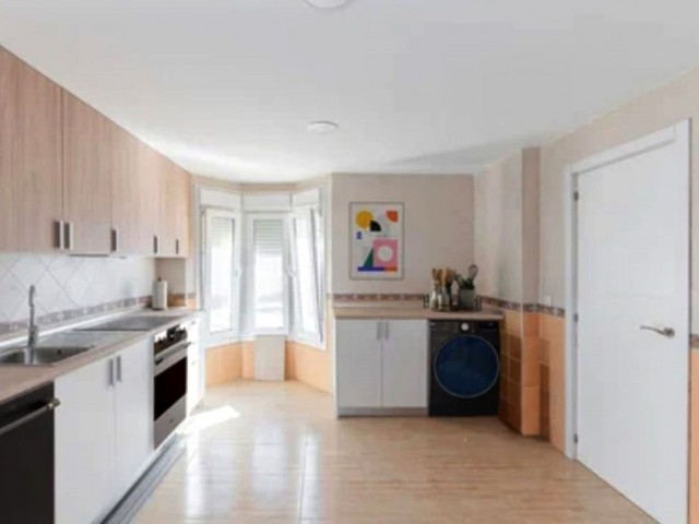 Adosado con 4 Dormitorios  en Los Boliches