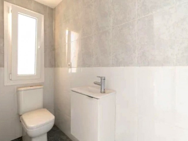 Adosado con 4 Dormitorios  en Los Boliches