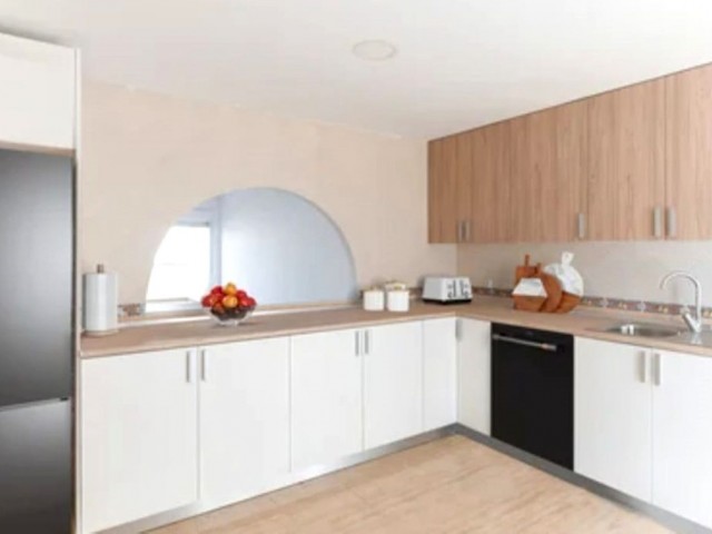 Adosado con 4 Dormitorios  en Los Boliches