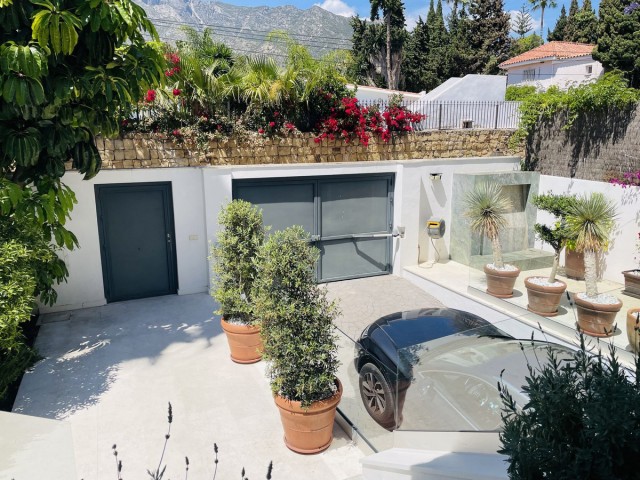 Villa con 5 Dormitorios  en Nagüeles
