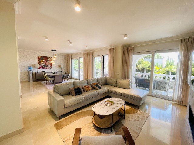 Villa con 5 Dormitorios  en Nagüeles