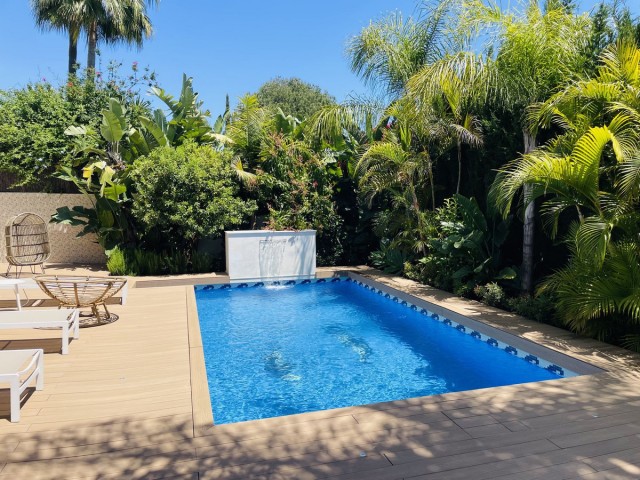 Villa con 5 Dormitorios  en Nagüeles