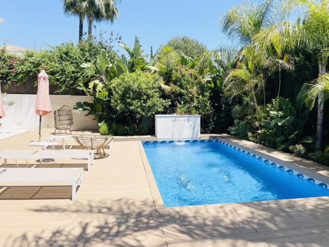 Villa con 5 Dormitorios  en Nagüeles