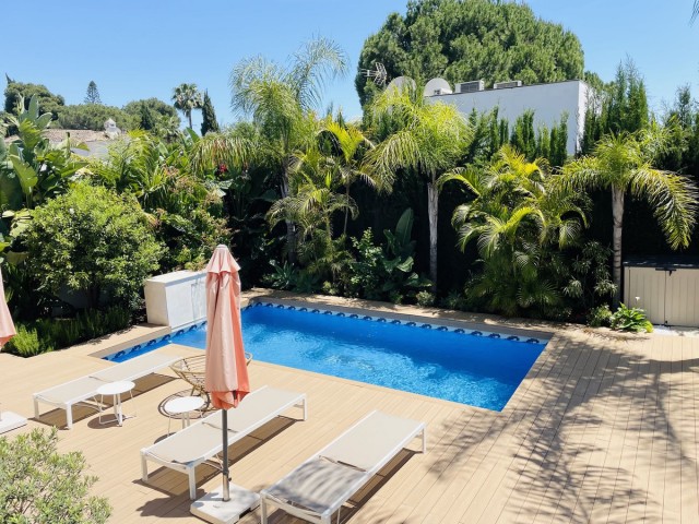 Villa con 5 Dormitorios  en Nagüeles