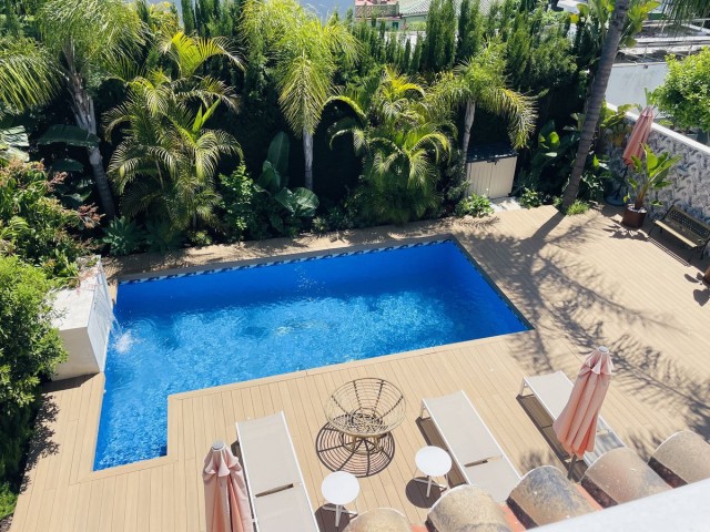 Villa con 5 Dormitorios  en Nagüeles