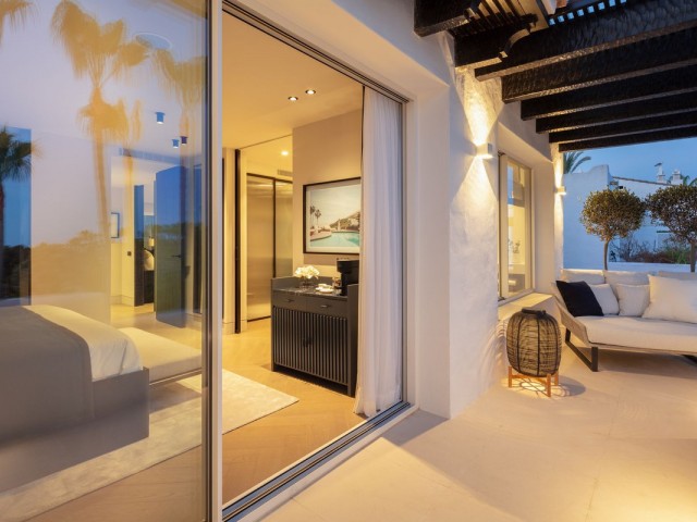 Apartment, The Golden Mile, R4503118