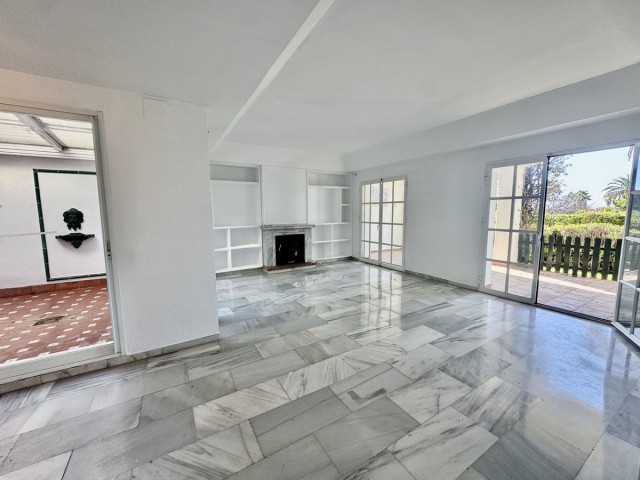 Maison mitoyenne avec 3 Chambres  à Estepona
