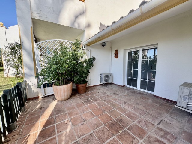 Maison mitoyenne avec 3 Chambres  à Estepona