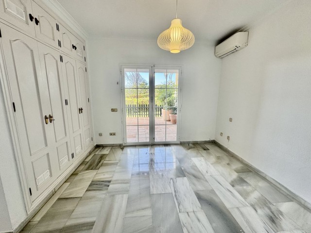 Maison mitoyenne avec 3 Chambres  à Estepona