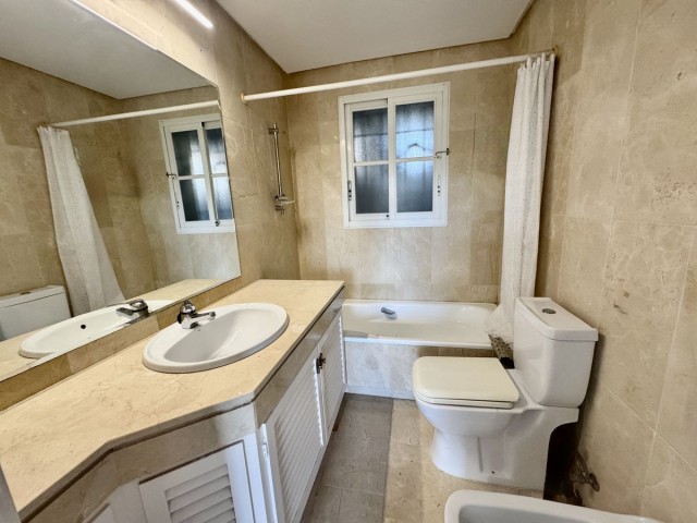 Maison mitoyenne avec 3 Chambres  à Estepona