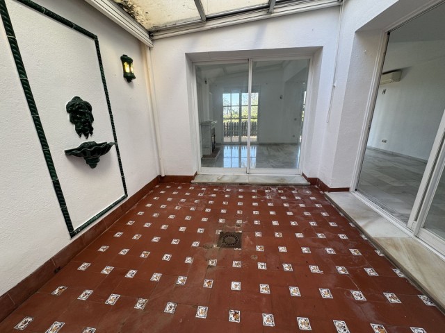 Maison mitoyenne avec 3 Chambres  à Estepona
