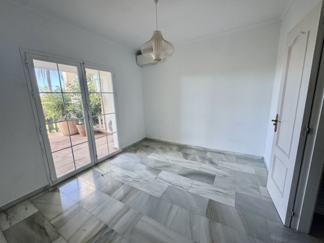 Maison mitoyenne avec 3 Chambres  à Estepona