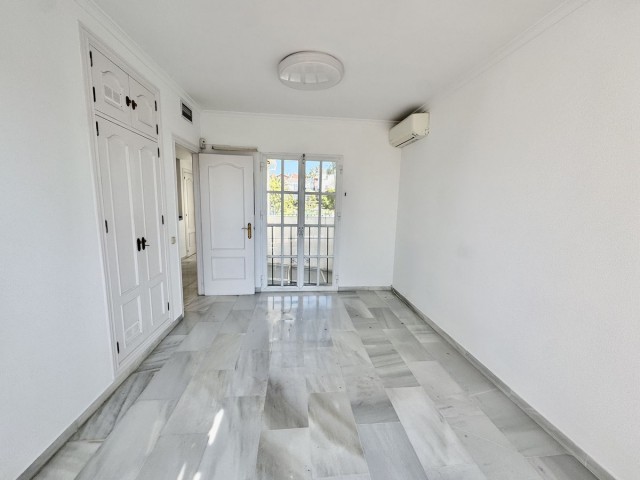 Maison mitoyenne avec 3 Chambres  à Estepona