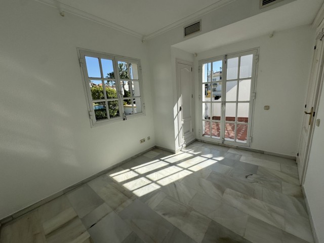 Maison mitoyenne avec 3 Chambres  à Estepona