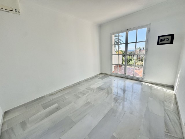 Maison mitoyenne avec 3 Chambres  à Estepona