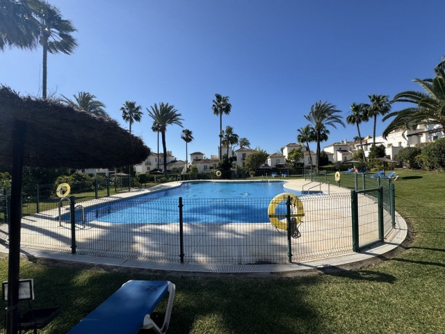 Maison mitoyenne avec 3 Chambres  à Estepona
