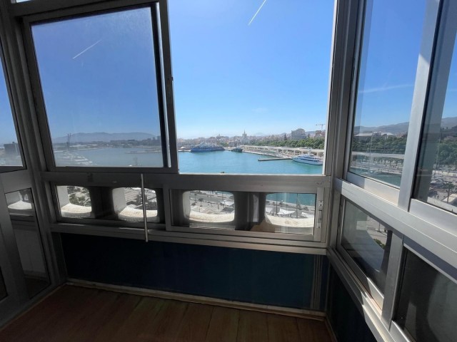 4 Bedrooms Apartment in Malagueta