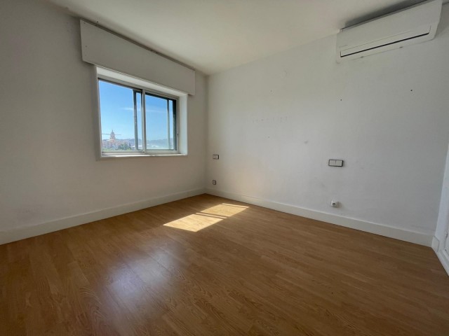 4 Bedrooms Apartment in Malagueta
