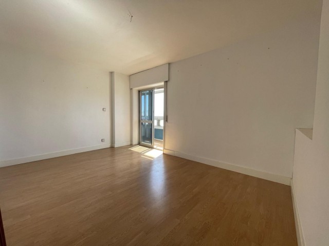 4 Bedrooms Apartment in Malagueta