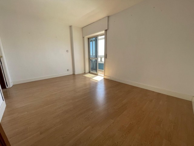 4 Bedrooms Apartment in Malagueta