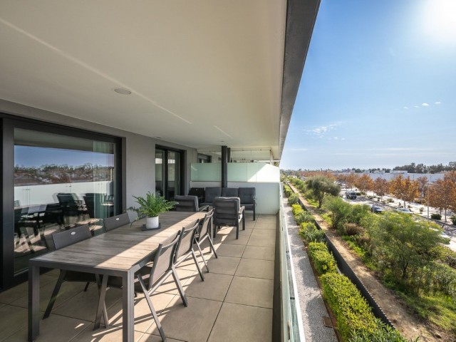 Apartamento con 3 Dormitorios  en La Cala de Mijas