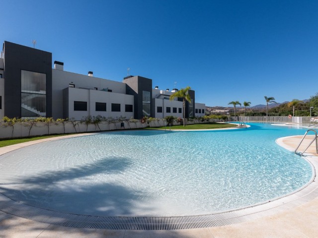 Apartamento con 3 Dormitorios  en La Cala de Mijas