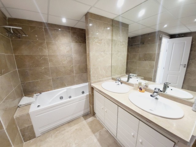 Apartamento con 3 Dormitorios  en Miraflores